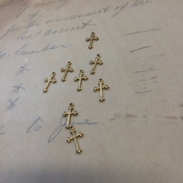 4個セット　12x7㎜　真鍮未メッキ　小さな十字架のチャーム　カン付　 2枚目の画像