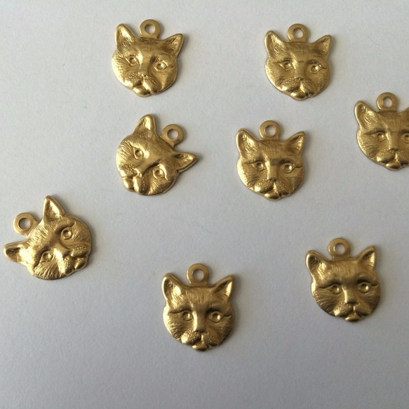 4個 真鍮製 きょとん顔ねこチャーム チャーム DazDee 通販 12675122