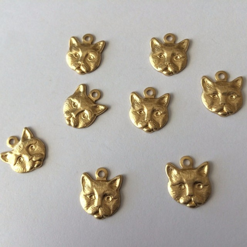 4個 真鍮製 きょとん顔ねこチャーム チャーム DazDee 通販 12675122