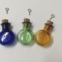 3個セット　アンティーク風ガラスボトルのセット　コルク・ヒートン付 4枚目の画像