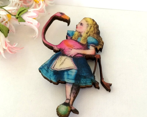 不思議の国のアリス 木製ブローチ アリスとフラミンゴ ブローチ DazDee