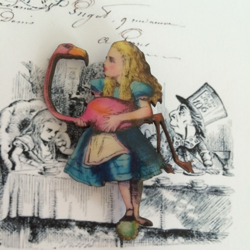 不思議の国のアリス 木製ブローチ アリスとフラミンゴ ブローチ DazDee