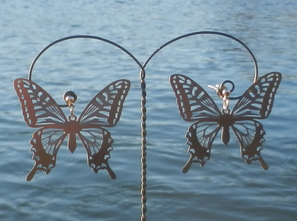 cometman 透かし 大きい蝶（チョウ）の羽のピアスorイヤリング 2枚目の画像