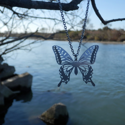 cometman 透かし 大きい蝶（チョウ）の羽のネックレス 2枚目の画像