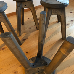 yuki様専用【木の丸椅子】木製三脚スツール(鉄媒染)計5脚 4枚目の画像
