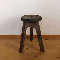 ※受注後制作《高さ45》【木の丸椅子】木製三脚スツール(鉄媒染) 1枚目の画像