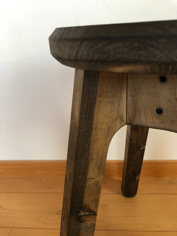 ※受注後制作《高さ45》【木の丸椅子】木製三脚スツール(鉄媒染) 3枚目の画像