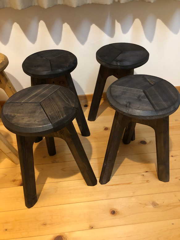yuki様専用【木の丸椅子】木製三脚スツール(鉄媒染)計12脚 3枚目の画像