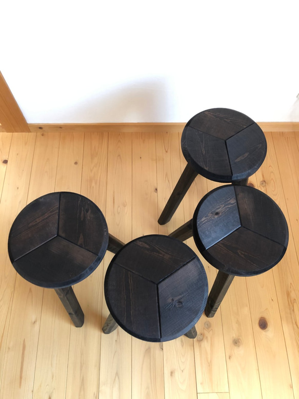 ※受注後制作《高さ49》【木の丸椅子】木製三脚スツール(鉄媒染) 3枚目の画像