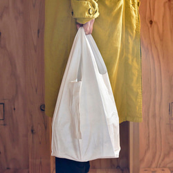 あの形のエコバッグ Mサイズ タイベック シンプル コンパクト 白 ビニール袋型 6枚目の画像