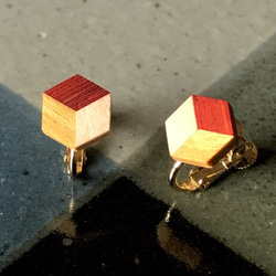 寄木のイヤリング 【cube】 <red×wht×yel> 1枚目の画像