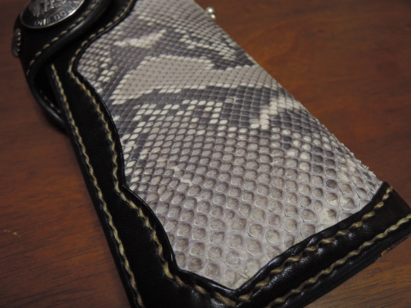 Gravy Leather ナチュラル マット ダイヤモンドパイソン×栃木レザー バイカー ウォレット 蛇革 長財布 3枚目の画像