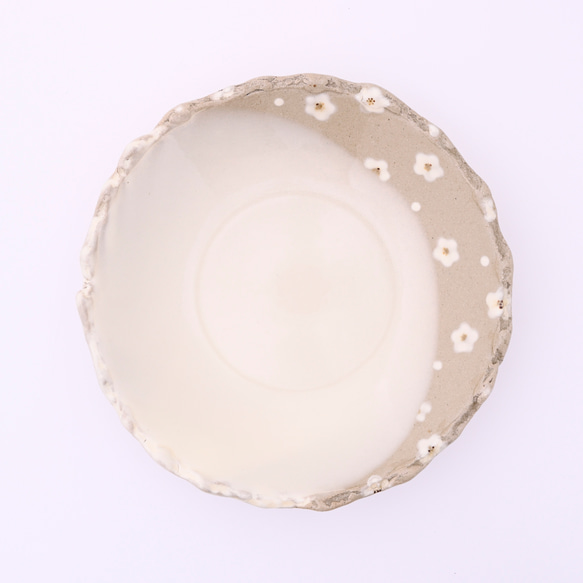 ちぎり中皿（ミルク・白い小花） 2枚目の画像