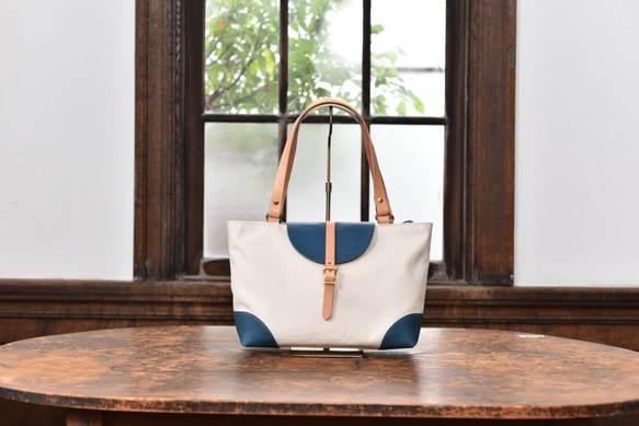 C ホワイト トートバッグ フラップ付き