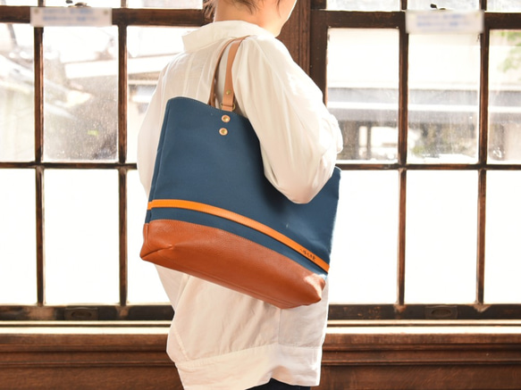 【八幡帆布鞄】革と高島産帆布で作ったトートバッグ　琵琶湖ブルー　Mサイズ 4枚目の画像