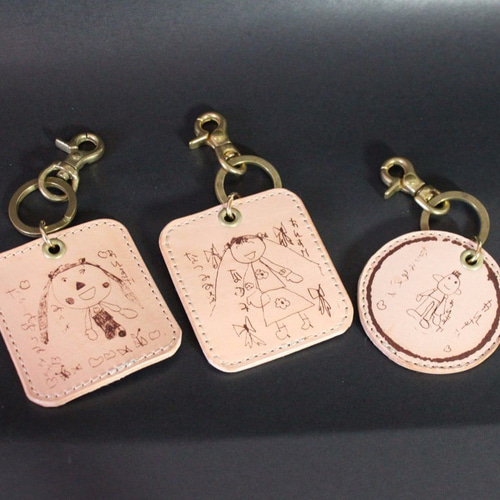 両面レーザー彫刻でオンリーワンのキーホルダー 名入れ メッセージ
