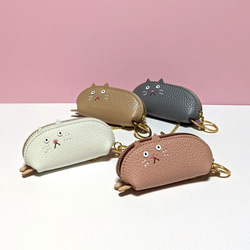 手のひらサイズのねこ型ファスナーキーケース（大人なベージュ） 2枚目の画像