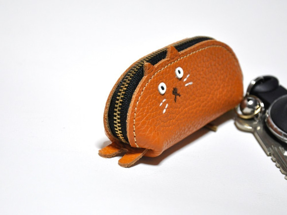手のひらサイズのねこ型ファスナーキーケース（大人なベージュ） 5枚目の画像