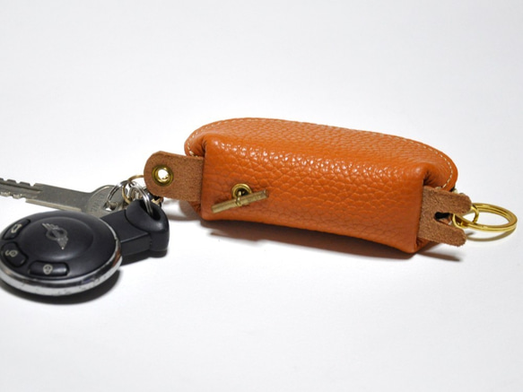 手のひらサイズのねこ型ファスナーキーケース（大人なベージュ） 6枚目の画像