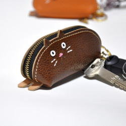 手のひらサイズのねこ型ファスナーキーケース（大人なベージュ） 10枚目の画像