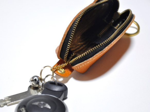 手のひらサイズのねこ型ファスナーキーケース（きれい目ホワイト） 7枚目の画像