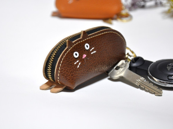 手掌大小貓形拉鍊鑰匙包（暗粉色） 第10張的照片