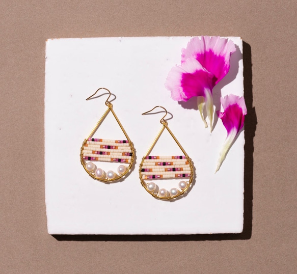 Signature Earrings (ドロップ・パール) 1枚目の画像