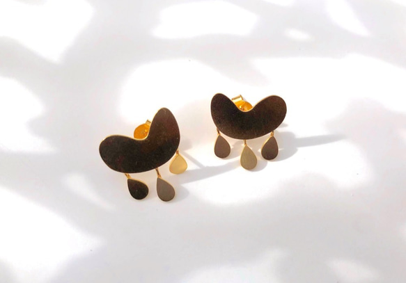 The Taji Earrings (ハートドロップ) 3枚目の画像