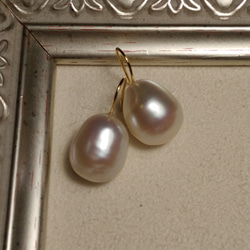 天然バロック真珠のソリティアピアスI/ｸﾘｰﾑﾎﾜｲﾄ 1枚目の画像