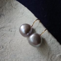 天然バロック真珠のソリティアピアス/ﾗｲﾄｸﾞﾚｰ 2枚目の画像