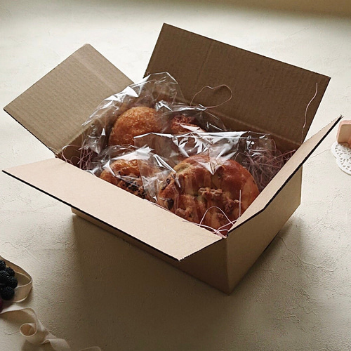 小型ダンボール箱(内寸235×155×95㎜)9枚セット500円・パン・お 小型ダンボール箱(内寸235×155×95㎜)9枚セット500円・パン・お