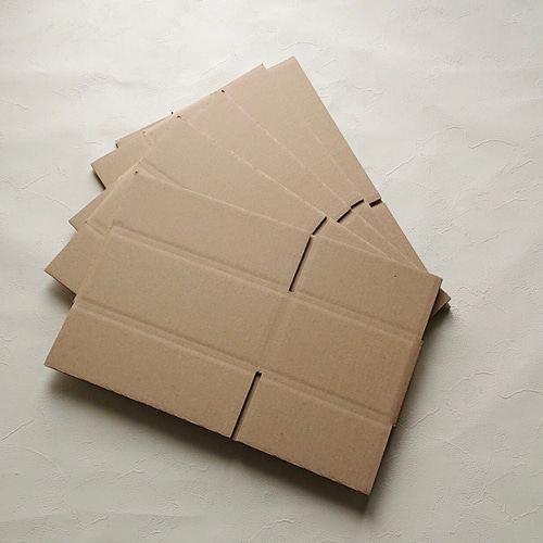 小型ダンボール箱(内寸235×155×95㎜)9枚セット500円・パン・お 小型ダンボール箱(内寸235×155×95㎜)9枚セット500円・パン・お