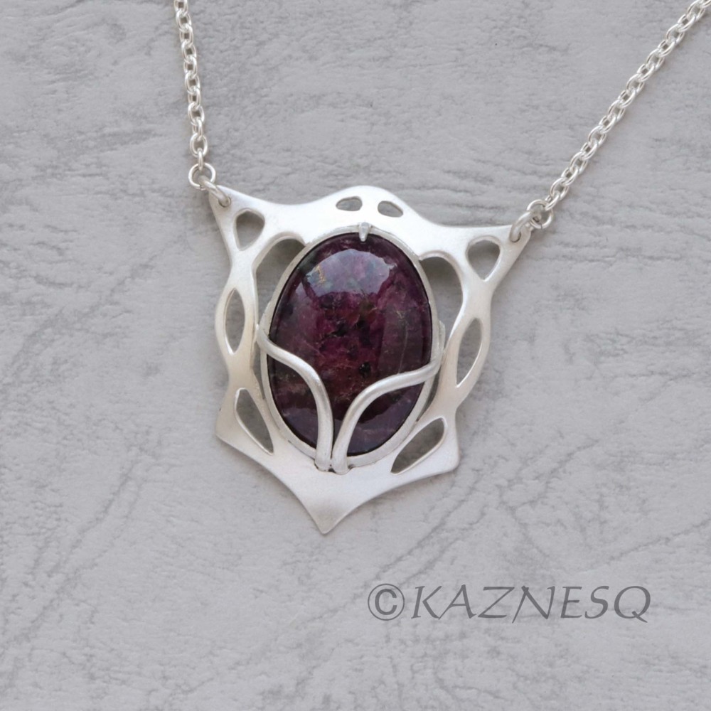 ユーディアライトのアールヌーボー風シルバーペンダントネックレス