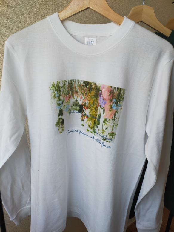 お花フォトプリントロングTシャツ 2枚目の画像