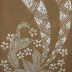 タペストリー　「　櫻舞う　」　絹100%　草木染め　絞り　伝統工芸 5枚目の画像