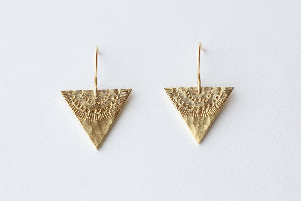 模様を打った 真鍮ピアス／medallion pattern hook earrings triangle 5,775円