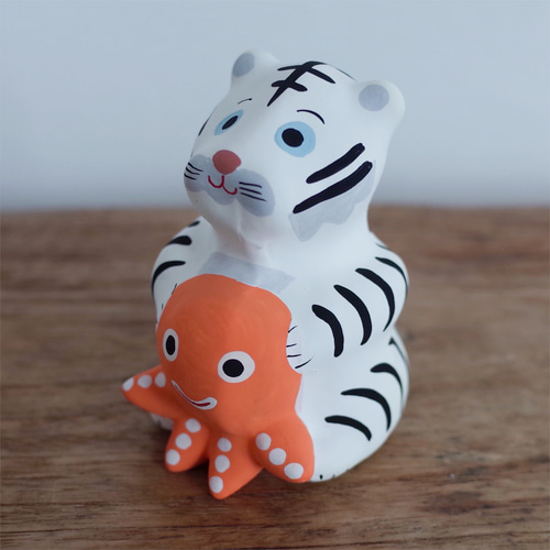 白タコ、陶器 . 新しいコレクション