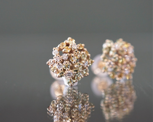 受注製作】K10YG ナチュラルグリーン紫陽花のピアス ピアス（スタッド 