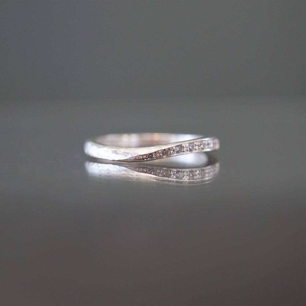 【受注製作】PT950　ダイヤモンドwave槌目リング