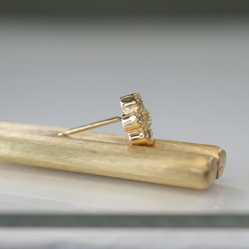 シェルのシンプルピアス ミル打ち　K18YG シェルのシンプルピアス ミル打ちK18YG