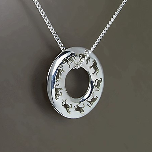 ☆馬九イクんですペンダント（小 950シルバー 4322PNS C3） ネックレス