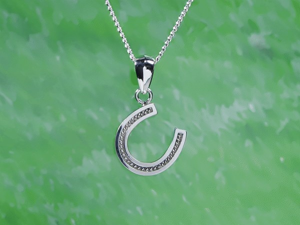 シンプル馬蹄のシルバーラッキーペンダント（L）（950シルバー 648PNS C11 ）