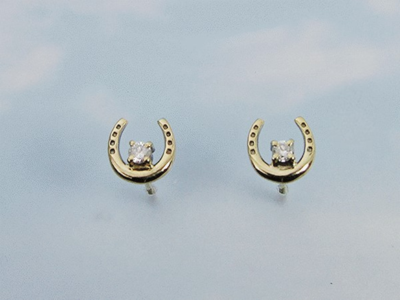ミニ蹄鉄とダイヤのK18ピアス（K18　3705EPKD）　 2枚目の画像