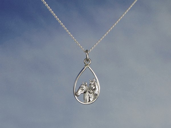 ペアホースのティアドロップシルバーペンダント（950シルバー 680PNTS2　C22 ）