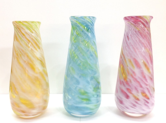 手作りガラス 雪風〈花器〉3色あります。 一輪挿し・花瓶・花器 手作りガラス 雪風〈花器〉3色あります。 一輪挿し・花瓶・花器