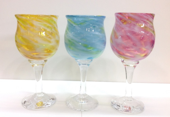 手作りガラス　雪風〈miniワイン〉3色あります。 1枚目の画像