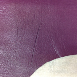 珍しい！ エゾシカ革 (蝦夷鹿) 原皮 紫 A4サイズ  小物作りにオススメです。 3枚目の画像