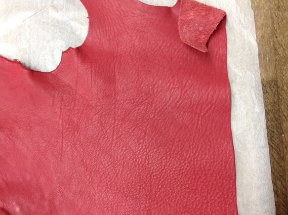 珍しい！ エゾシカ革 (蝦夷鹿) 原皮 ピンク A3サイズ  小さなバックも作れる余裕の大きさ！ 5枚目の画像