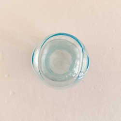 まあるいガラスの小瓶・フラワーベース(薄い水色) 7枚目の画像
