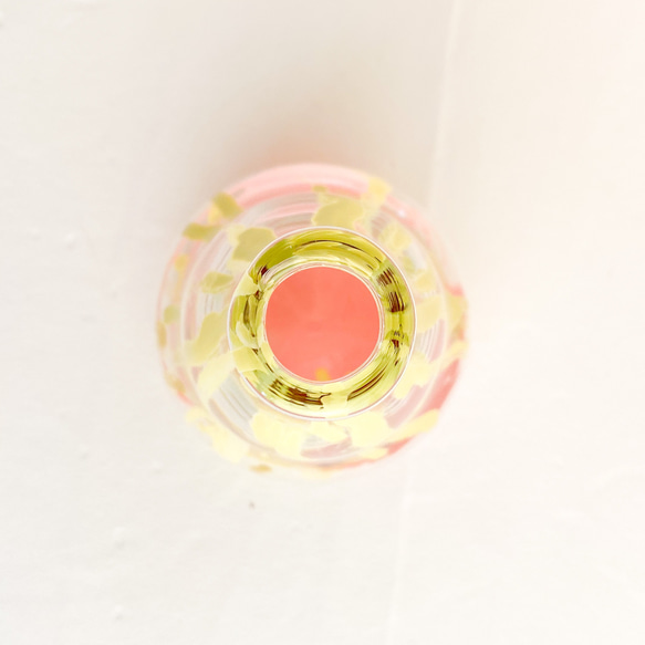 たっぷりしたフラワーベース(焼き付けパンク調デザイン)ミディアムサイズ・イエロー・ピンク 7枚目の画像